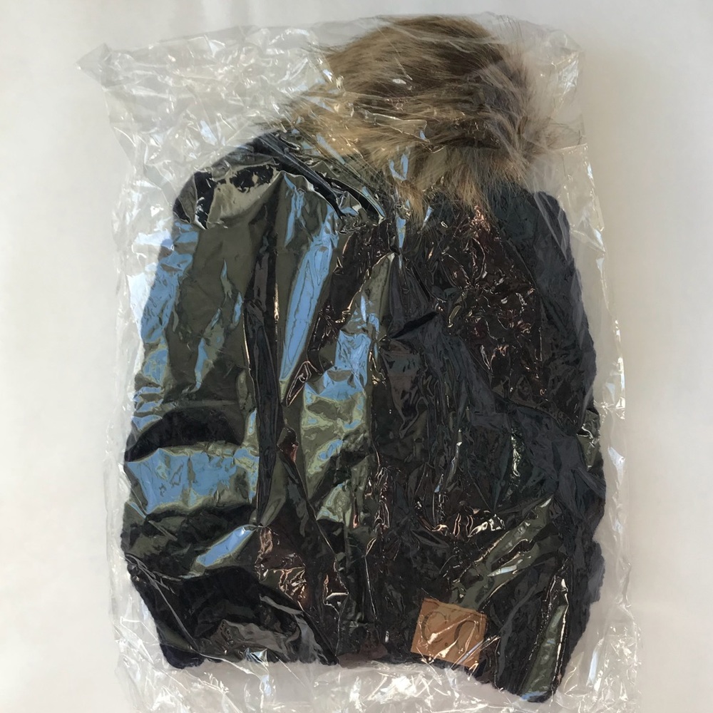 C.C Navy Cable Knit Beanie Faux Fur Pom Pom - Picture 4 of 4